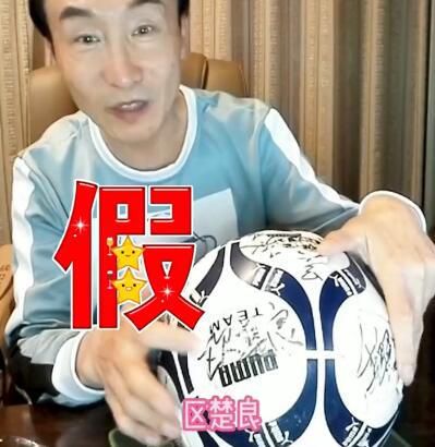 影片上映之前有传闻说，为了避免触怒主流观众，或者仅仅是因为汤姆·克鲁斯的拒绝，原著小说暗示的同性恋比喻将会在影片中被牺牲掉，对此赖斯的很多小说迷都感到非常痛苦。